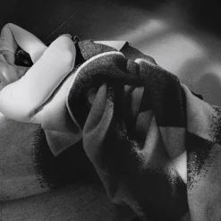 Hot IITTALA Huopa 130x180cm luonnonvalkoinen-musta Ecru-musta